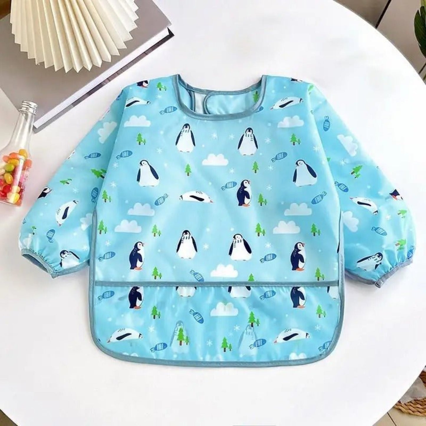 bavoir bébé étanche bleu motifs pingoins et poissons