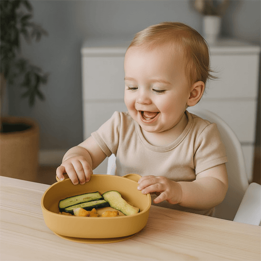 de beaux morceaux de légumes dans l'assiette bébé ventouse coloris jaune