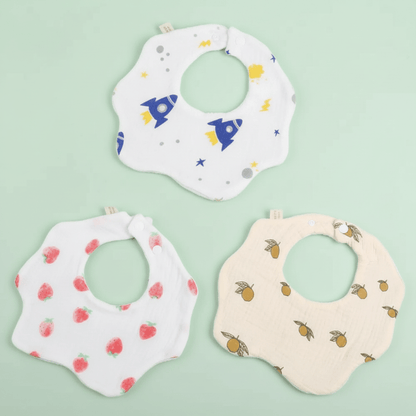 lot de 3 bavoir bebe forme fleur en coton avec motifs fusee fraises et citrons