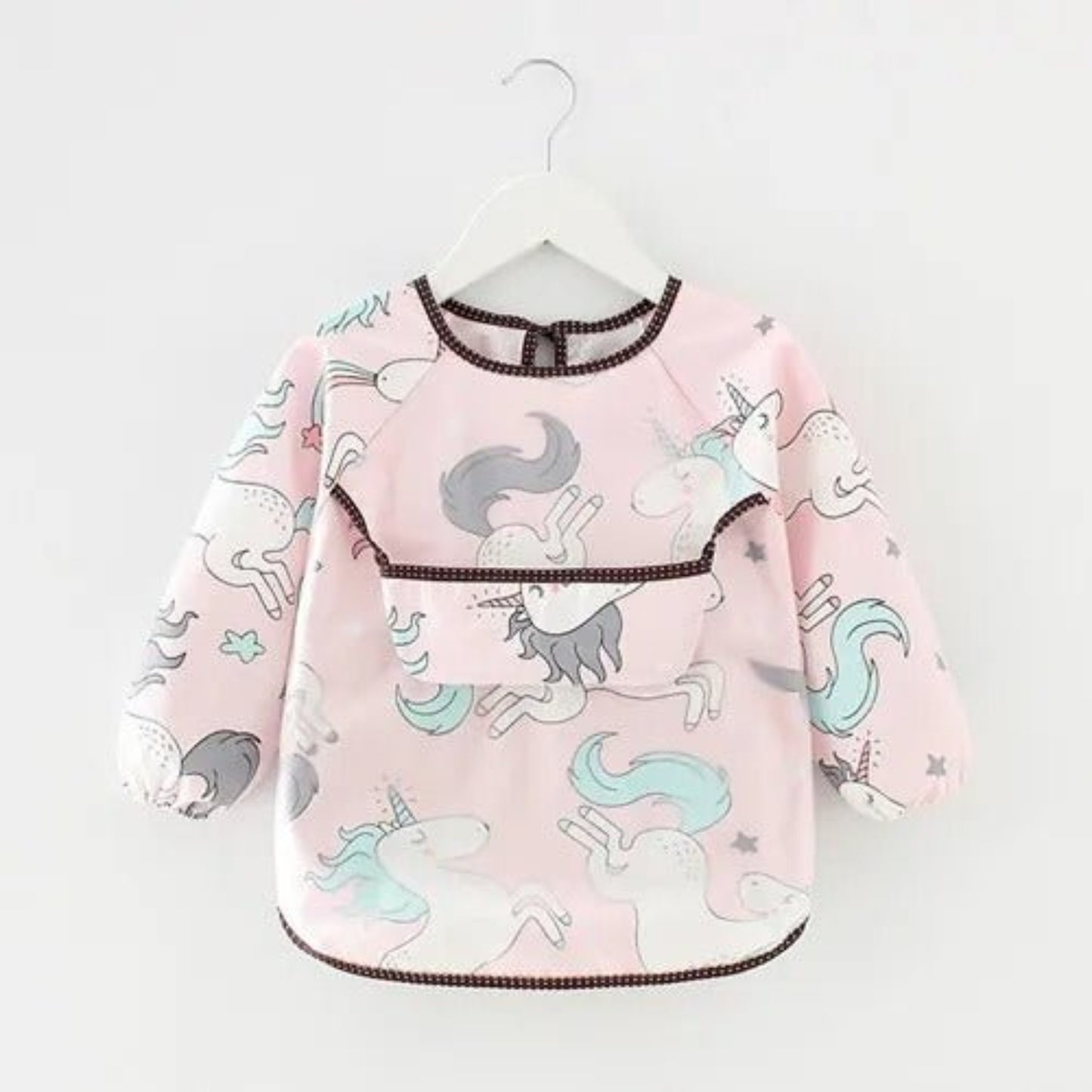 présentation du bavoir bébé manche longue imperméable motifs licornes