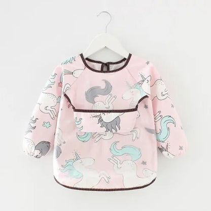 présentation du bavoir bébé manche longue imperméable motifs licornes
