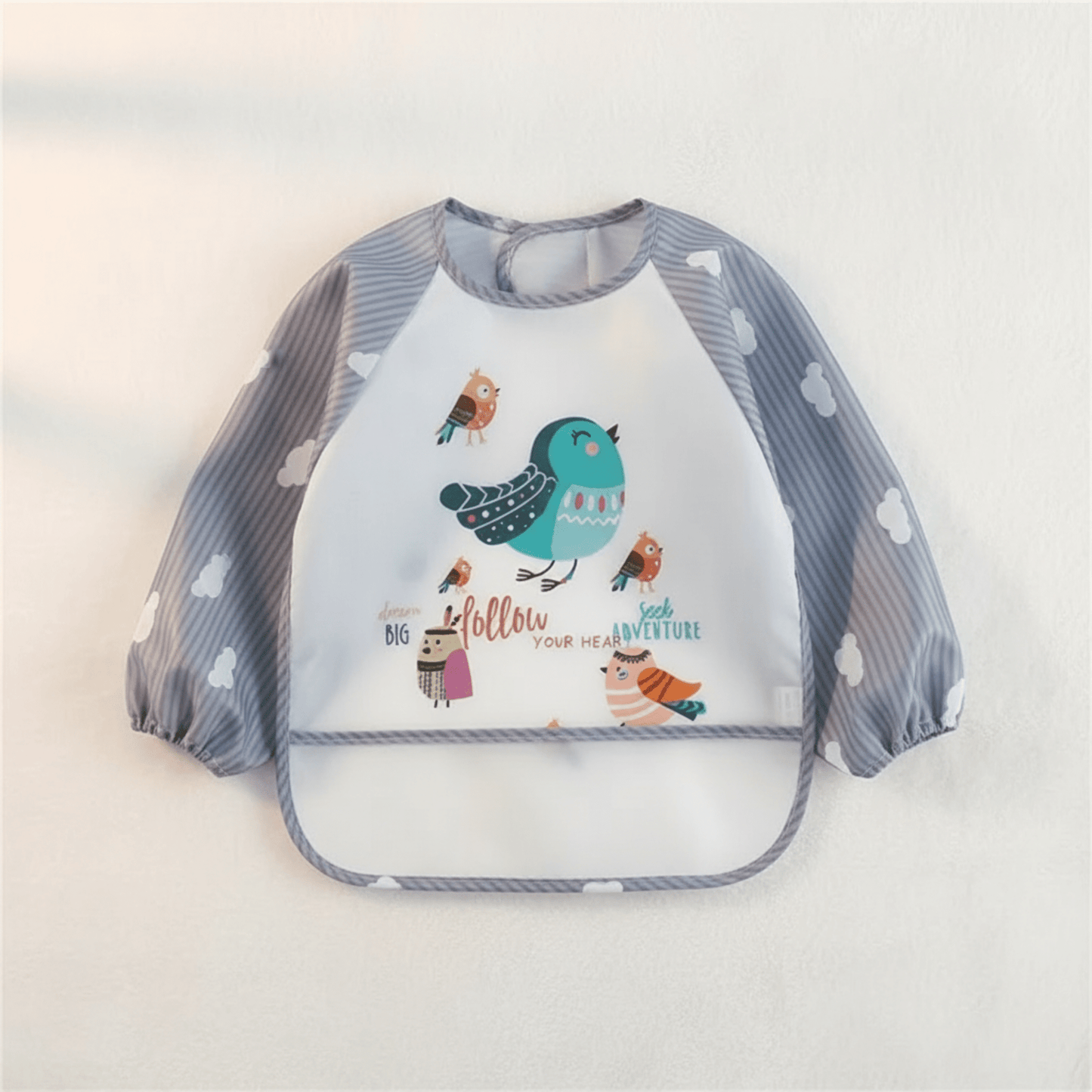 Bavoir imperméable à manches longues coloris gris motif oiseaux