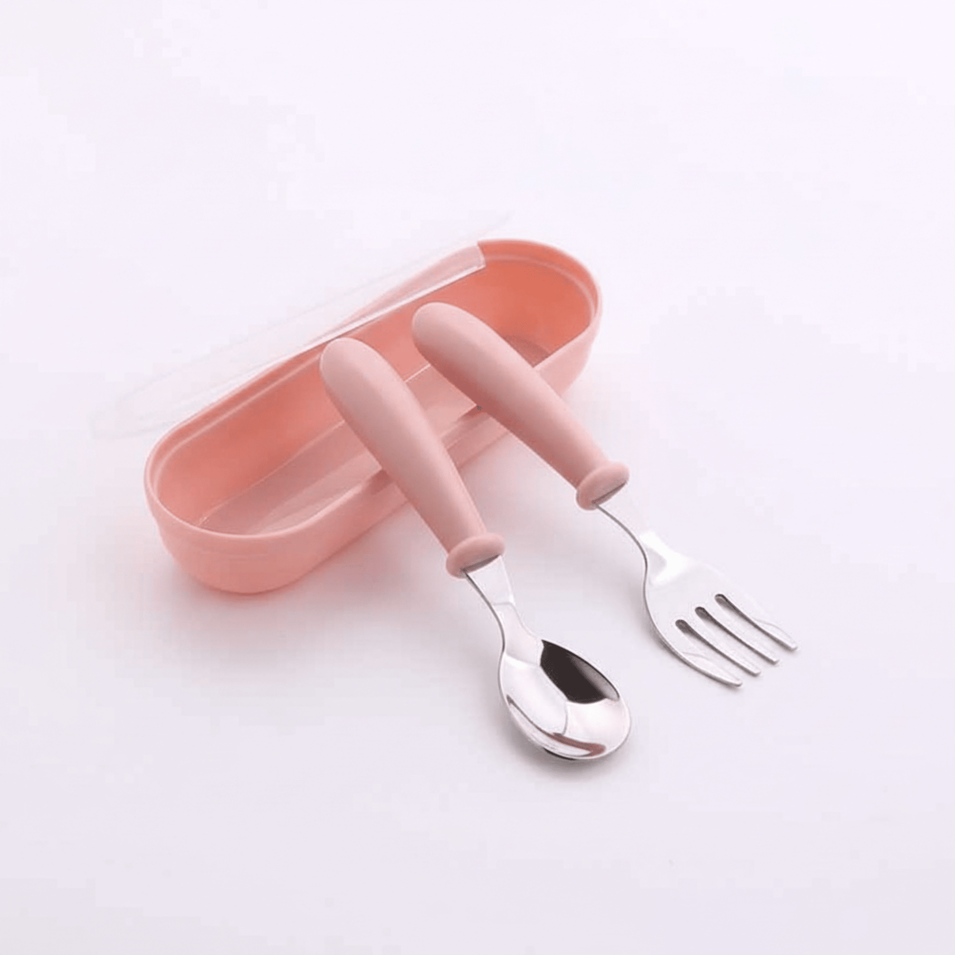 présentation du couvert bébé et sa boîte de rangement assortie coloris rose au couvercle transparent
