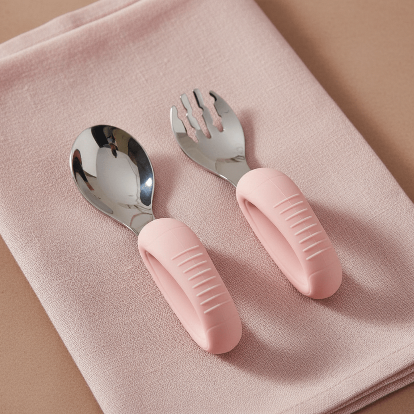 couverts bebe avec poignées grip coloris rose