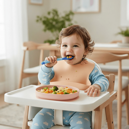 dîner comme un grand avec la cuillère bébé thermosensible bleue