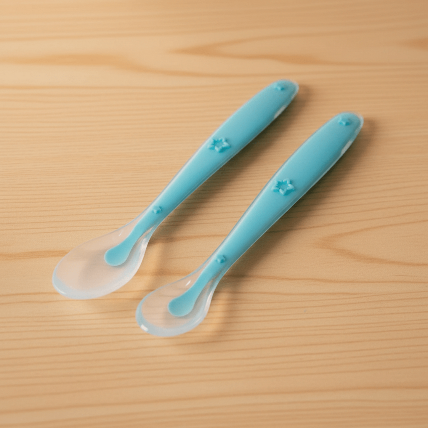 lot de 2 cuillere bebe en silicone coloris bleu