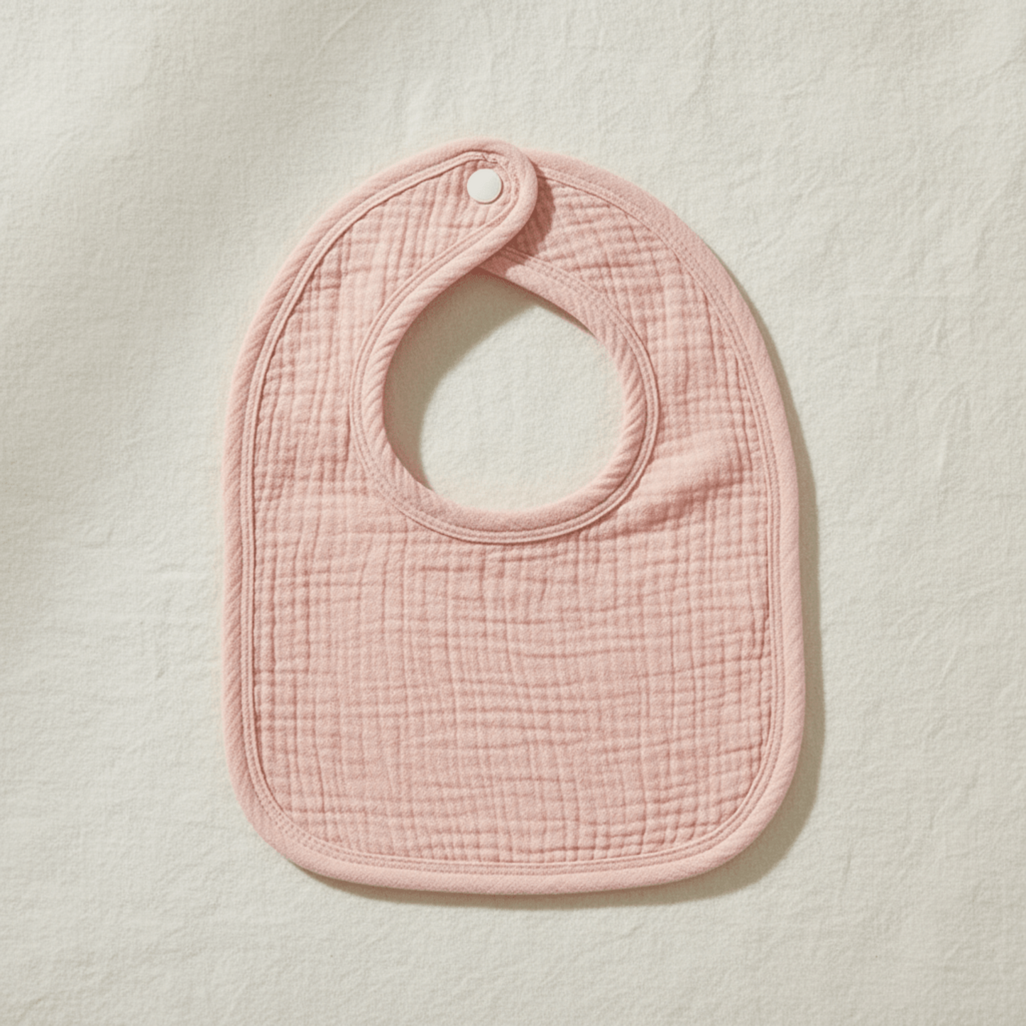 présentaton du bavoir en coton absorbant rose saumon