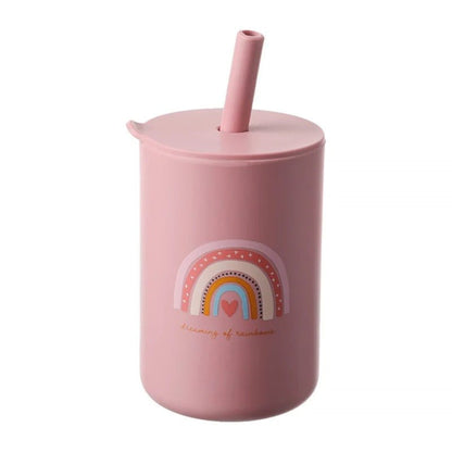présentation du verre bébé avec  paille en silicone hermétique coloris rose rainbow